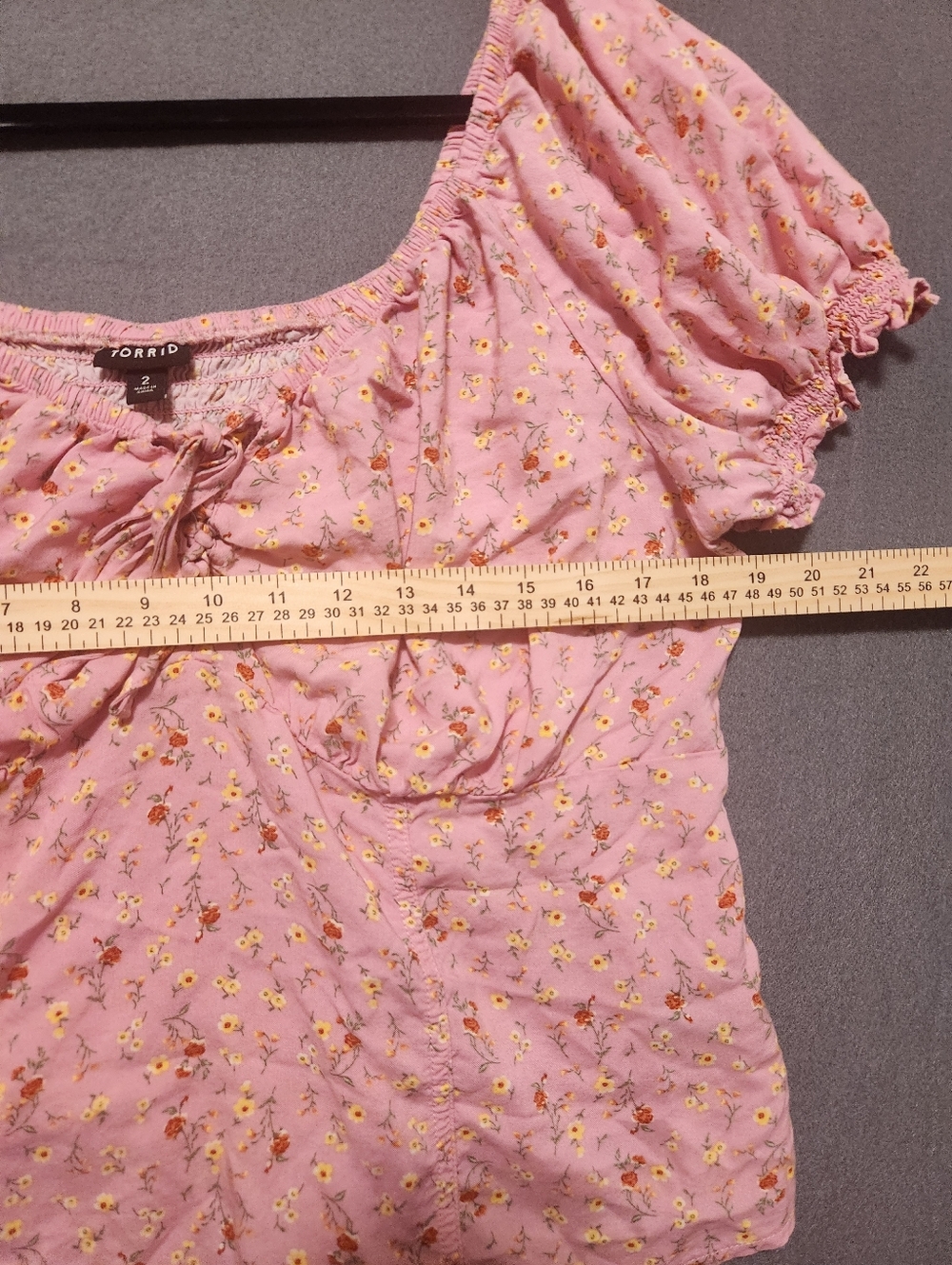 Torrid Top Women Size 2 Pink Peasant Floral Boho Smocked Ditsy Cottage - Picture 8 of 11